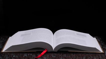 敢于质疑的故事有哪些？