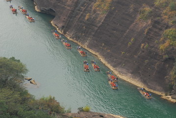 敢于质疑的故事有哪些？