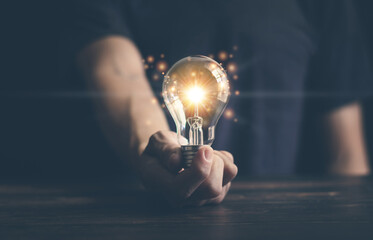 敢于质疑的故事有哪些？