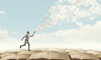 敢于质疑的故事有哪些？