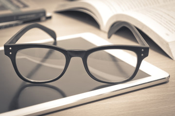 敢于质疑的故事有哪些？